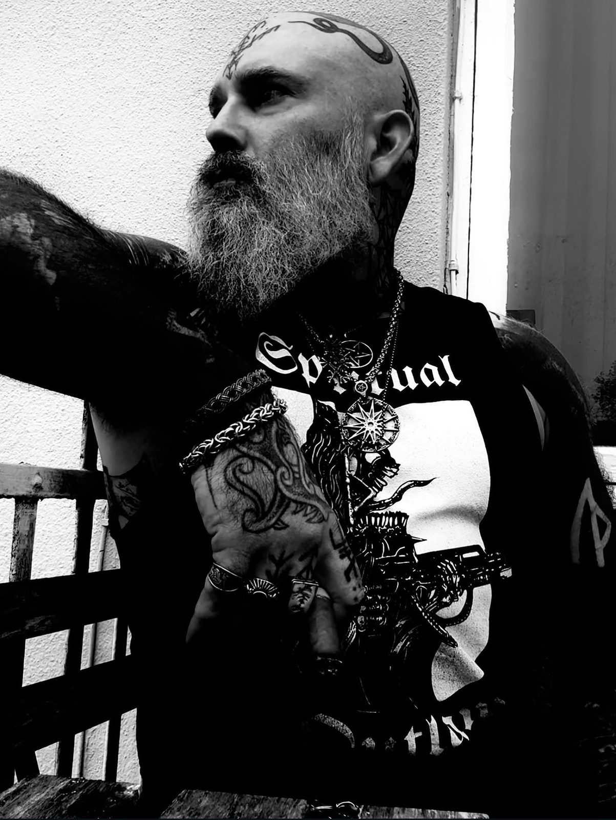 Porträt von J FOLKE B, Gastartist bei Spiritual Outlaw